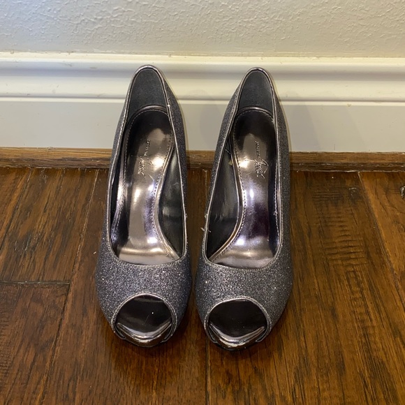 Jacqueline Ferrar sparkle platform heels from JCPenney - Picture 2 of 5